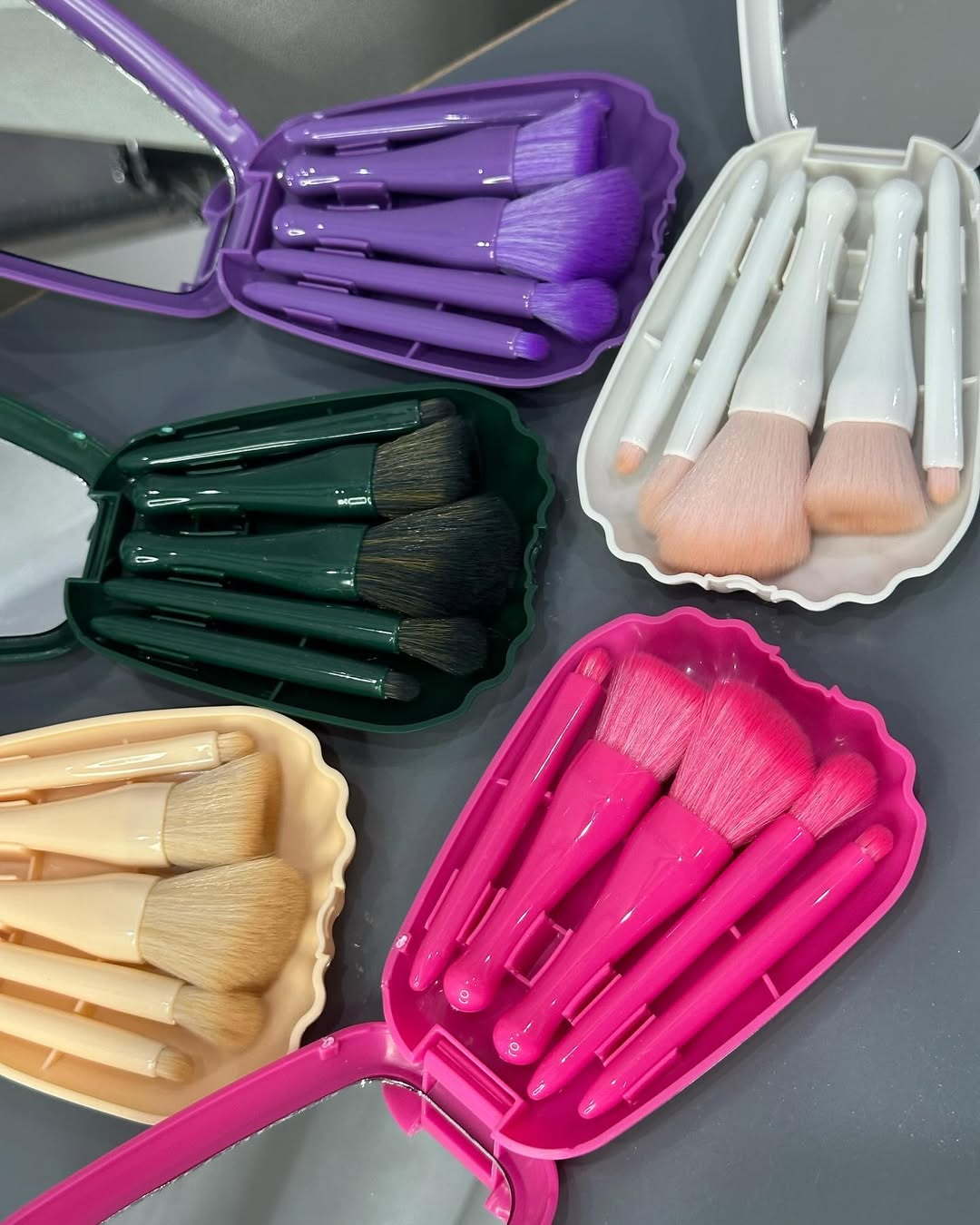 Shells 5 pecs Makeup Brush set  with mirror Box